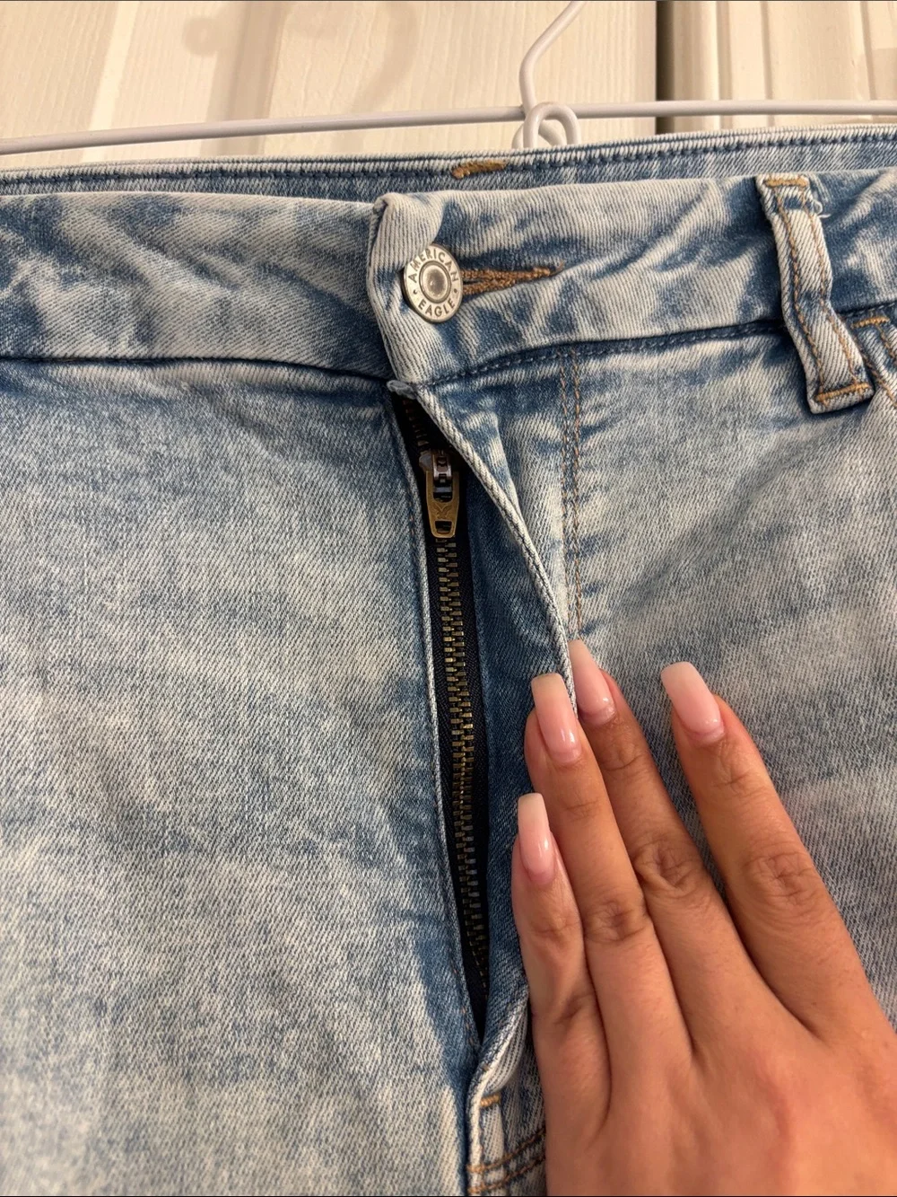 American Eagle Outfitters Light Blue Ripped Skinny Jeans - Picture 3 of 7